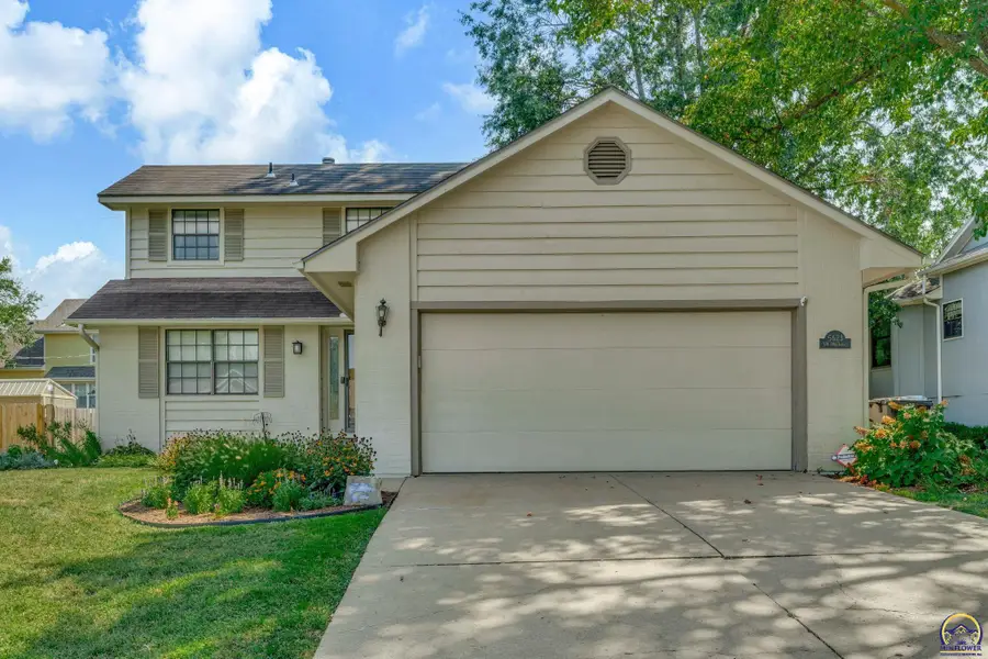 5623 SW 34th Ter, Topeka, KS 66614 - #2
