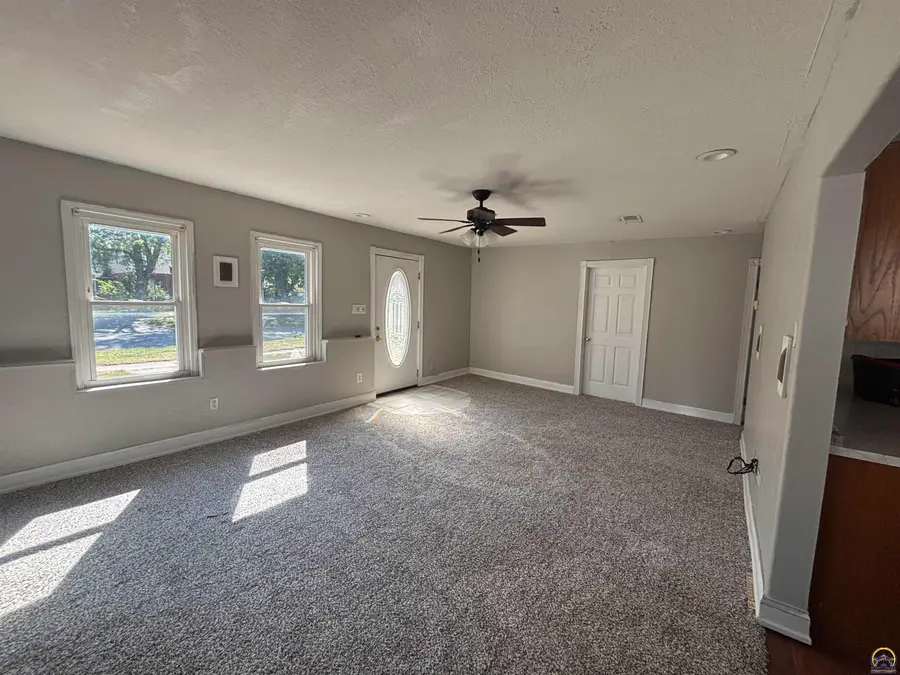 935 Sunnyslope St, Emporia, KS 66801 - #3