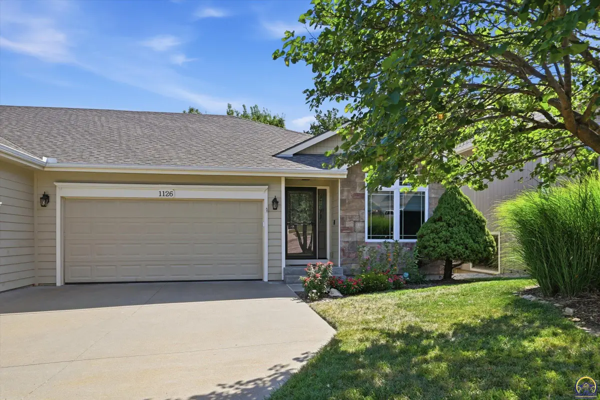 1126 SW Red Oaks Ct, Topeka, KS 66615 - #1
