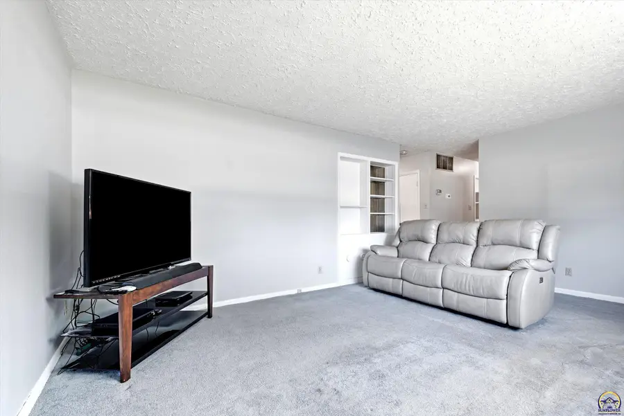 5512 SW 18th St, Topeka, KS 66604 - #3