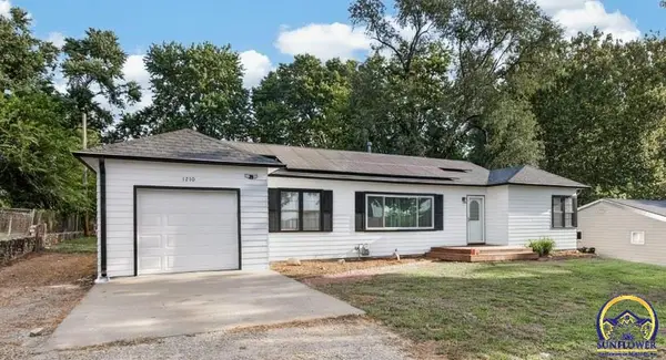1210 NW 35th St, Topeka, KS 66618