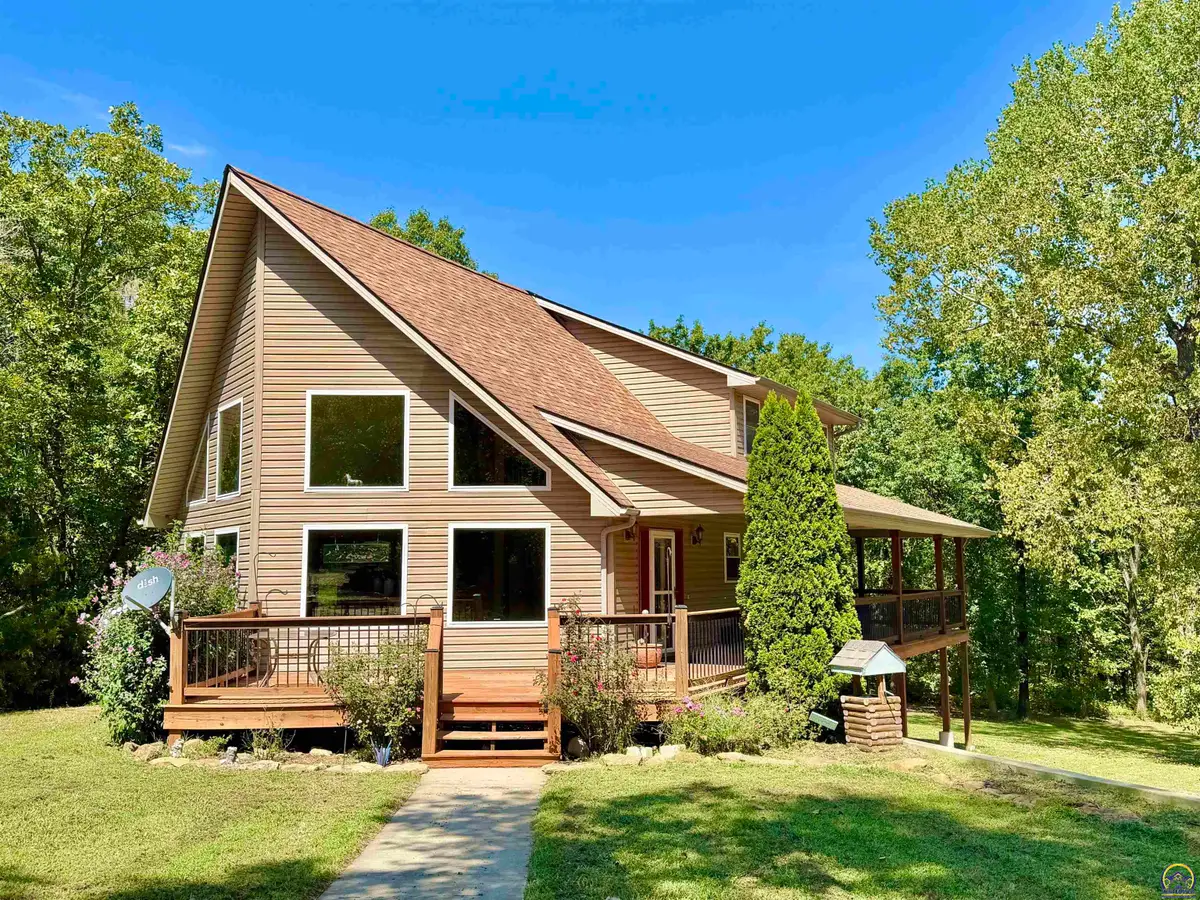 8916 Shadywood Ln, Ozawkie, KS 66070 - #1