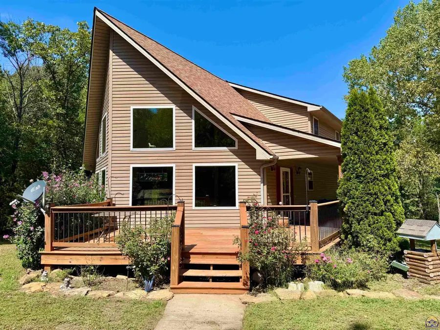 8916 Shadywood Ln, Ozawkie, KS 66070 - #2