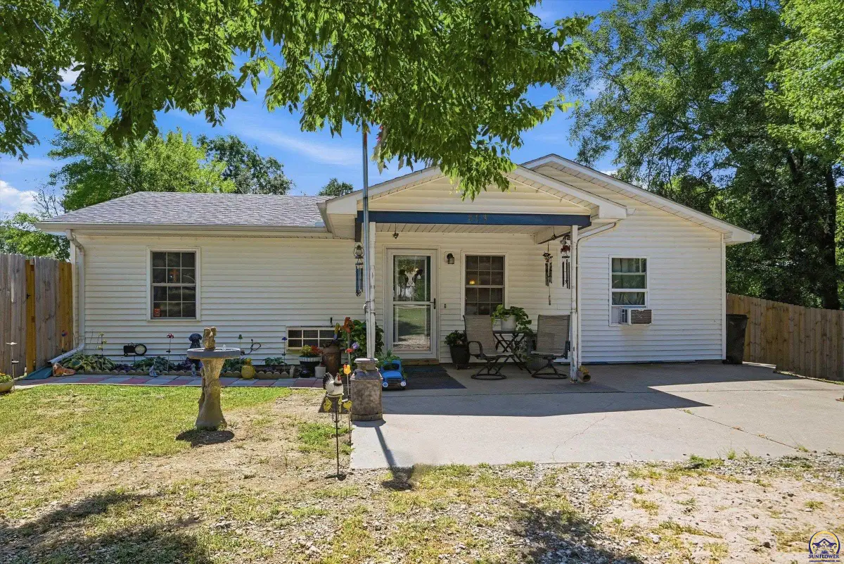 413 Osage St, Carbondale, KS 66414 - #1