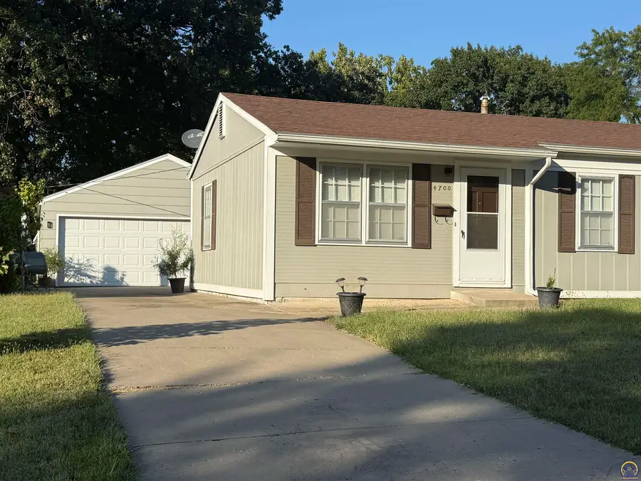 4700 SW 28th St, Topeka, KS 66614 - #2