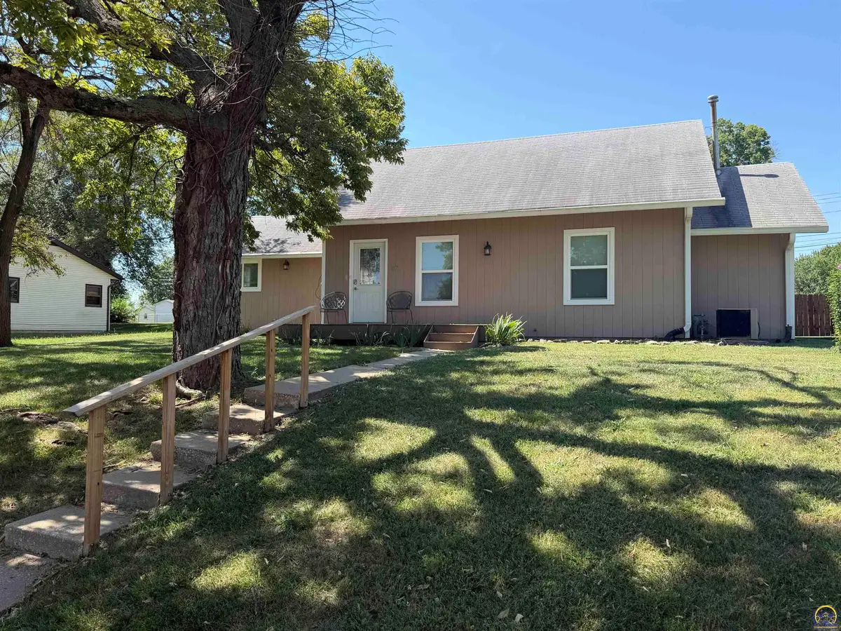 1101 W 5th St, Holton, KS 66436 - #1