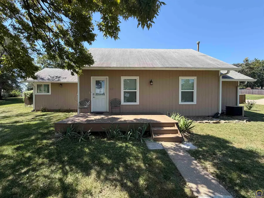 1101 W 5th St, Holton, KS 66436 - #2
