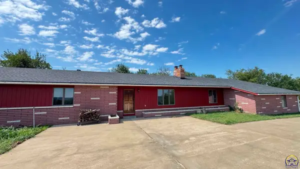 7627 46th St, Ozawkie, KS 66070