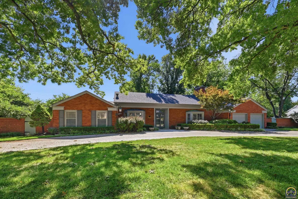 1544 SW Stratford Rd, Topeka, KS 66604 - #1
