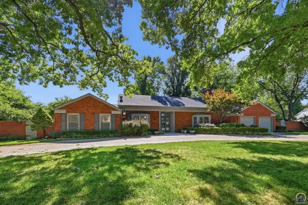 1544 SW Stratford Rd, Topeka, KS 66604