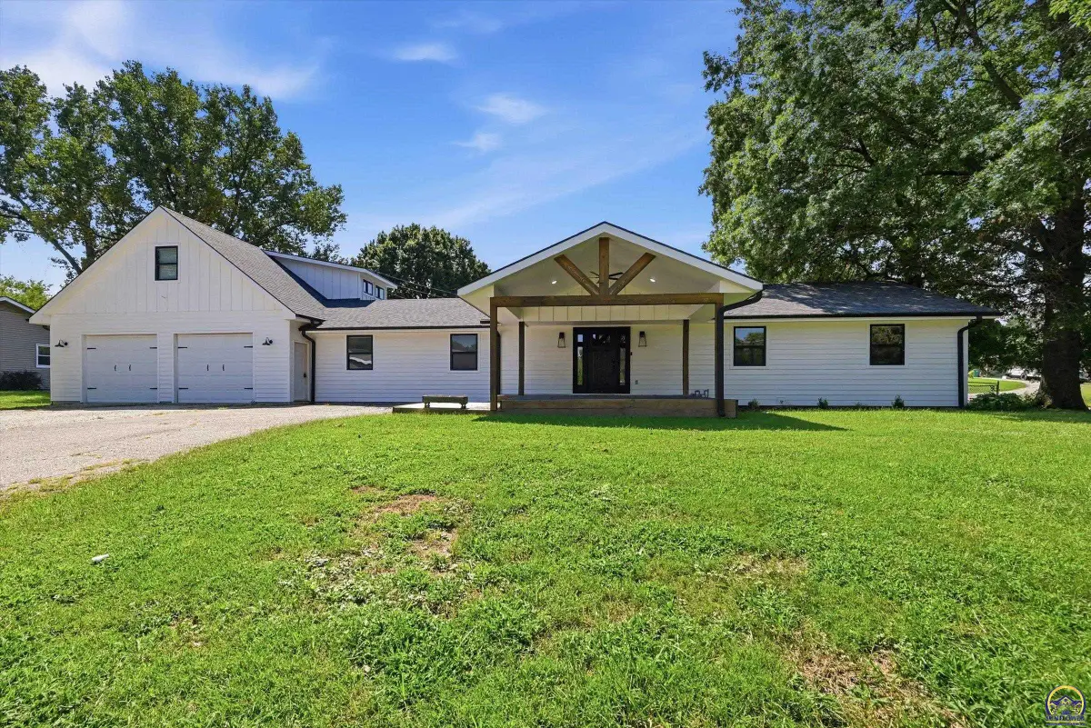503 15th St, Valley Falls, KS 66088 - #1