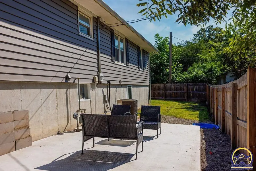 115 E 3rd St, Holton, KS 66436-8504 - #3