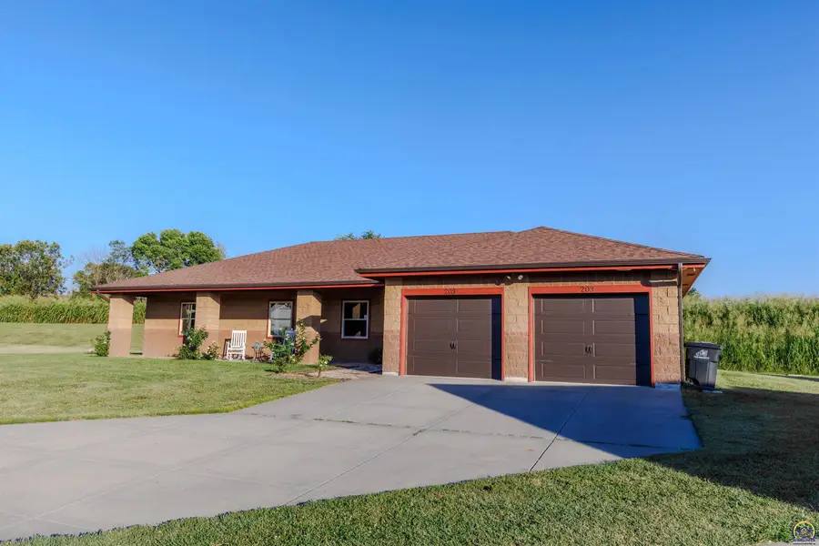 203 E Park Ave, Saint Marys, KS 66536 - #2