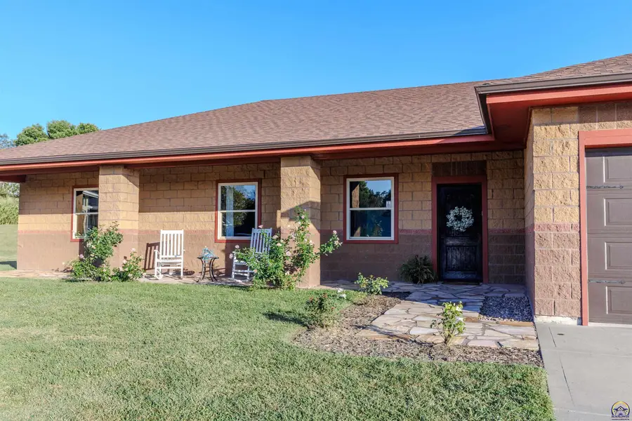 203 E Park Ave, Saint Marys, KS 66536 - #3