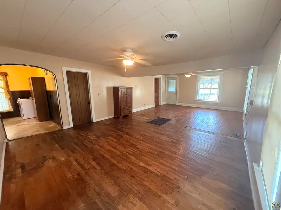 437 Whiting St, Whiting, KS 66552 - #3