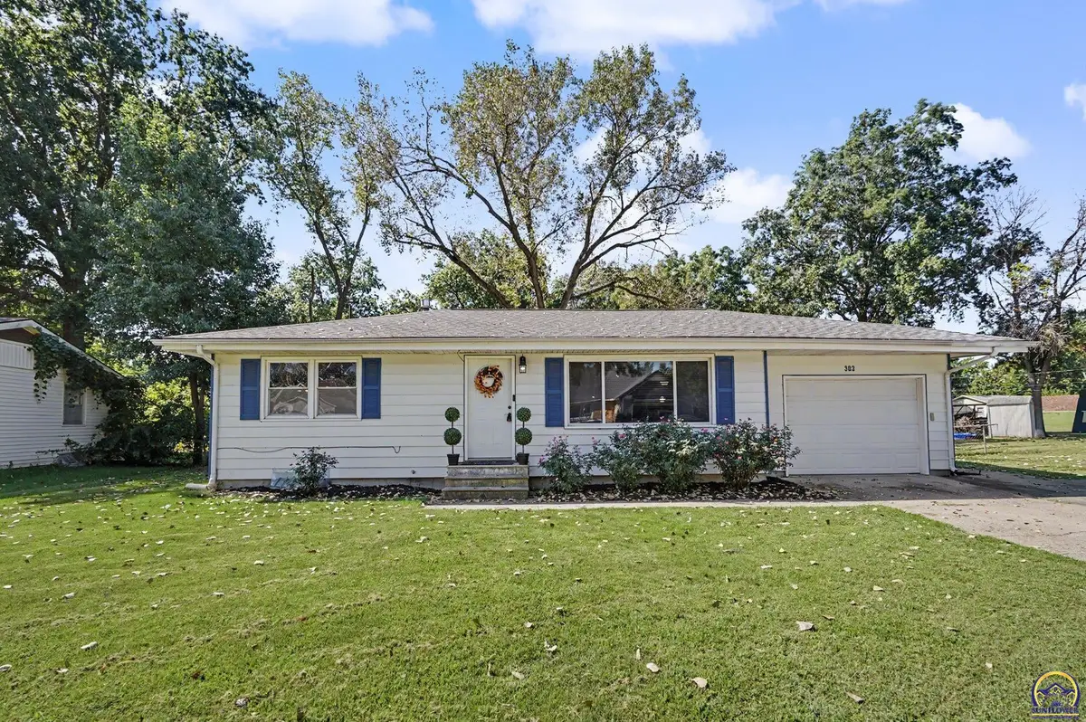 303 NE Mimosa Ln, Topeka, KS 66617-1423 - #1