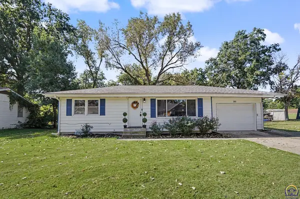303 NE Mimosa Ln, Topeka, KS 66617-1423