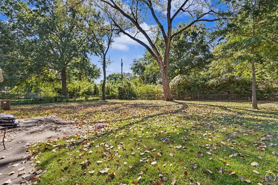 303 NE Mimosa Ln, Topeka, KS 66617-1423 - #3
