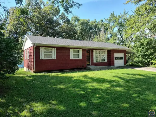 430 Hillcrest Dr, Holton, KS 66436
