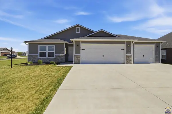 4310 SE Violet Ct, Topeka, KS 66609
