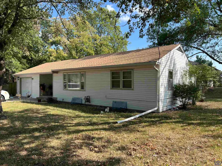 2121 W 15th Ave, Emporia, KS 66801 - #2