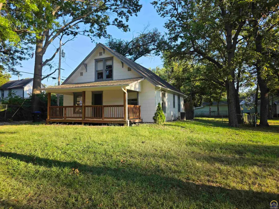 2711 SW Munson Ave, Topeka, KS 66604 - #3