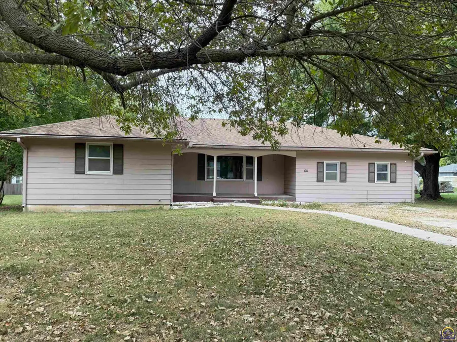 611 Main St, Maple Hill, KS 66507 - #2