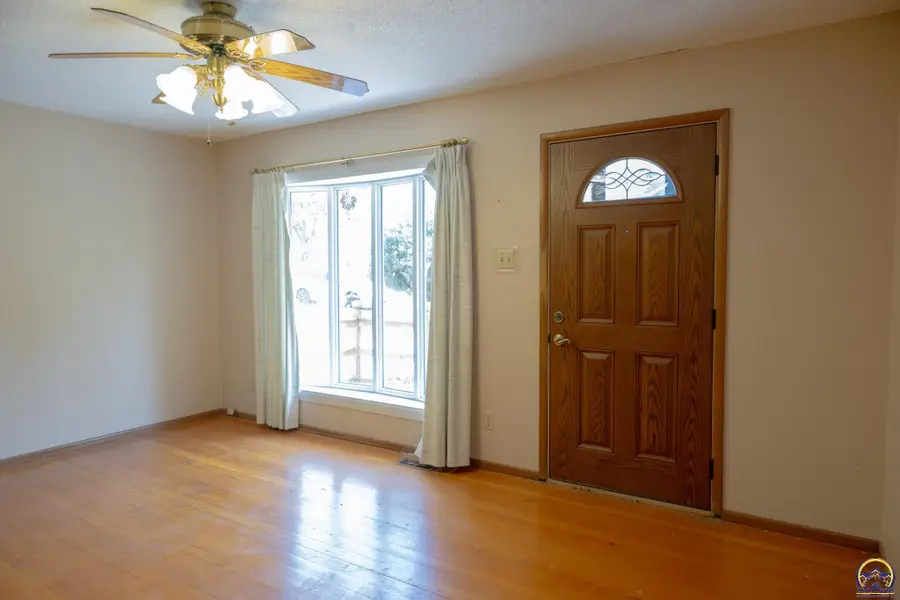 3811 SE Fremont St, Topeka, KS 66609 - #3
