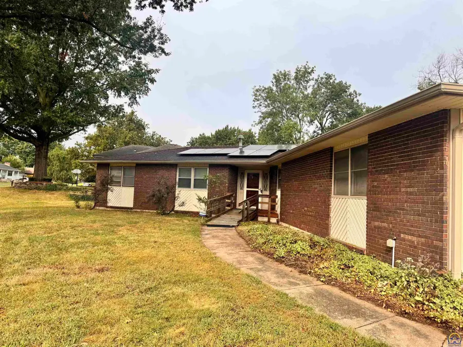 5804 SW 25th St, Topeka, KS 66614 - #2