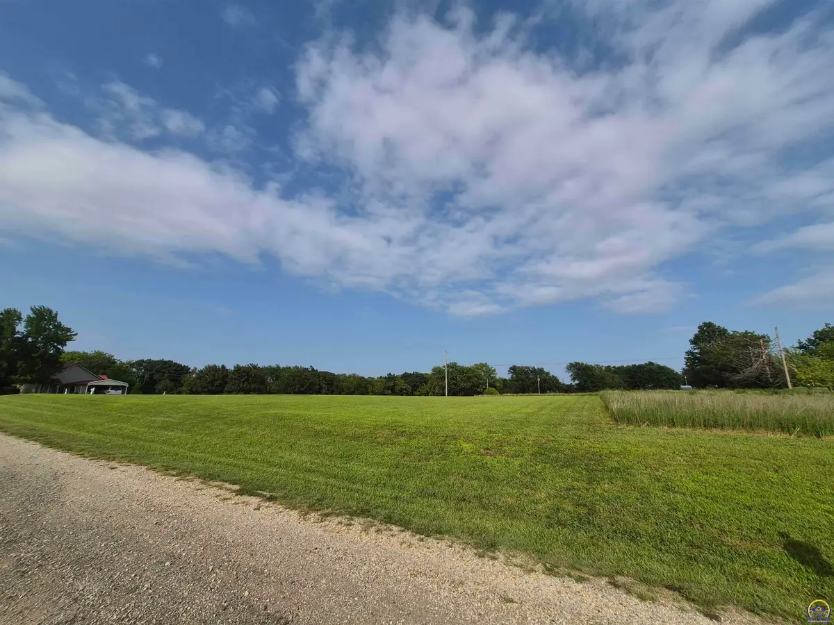 8903 Holly Ln, Ozawkie, KS 66070 - #1