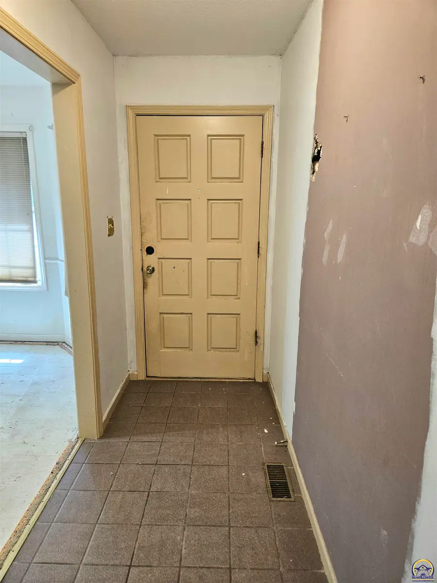7230 SW Marian Rd, Topeka, KS 66614 - #2
