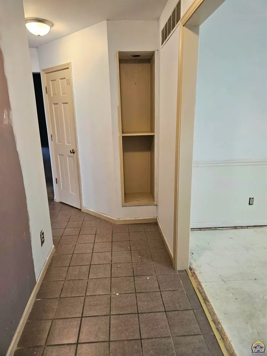 7230 SW Marian Rd, Topeka, KS 66614 - #3
