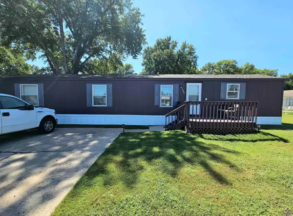 194 N Coachlight Dr, Topeka, KS 66617
