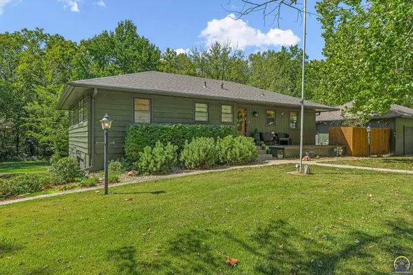 5921 NW Westbrooke Dr, Topeka, KS 66617