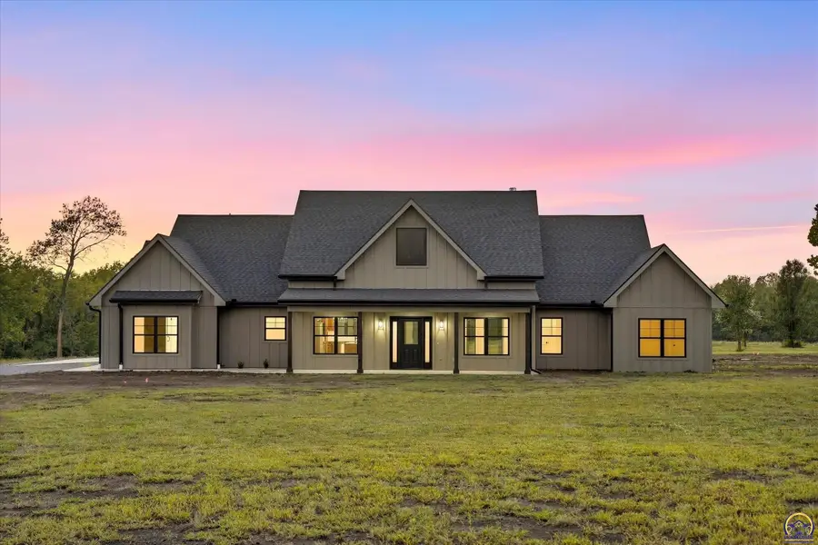 5755 SW Wanamaker Rd, Topeka, KS 66610 - #2