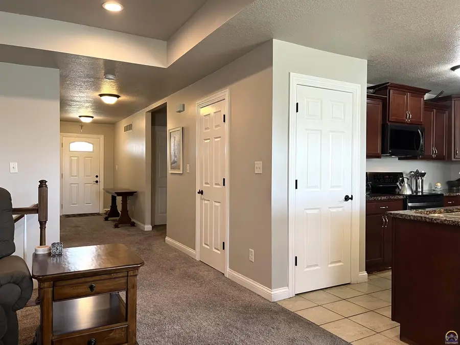 5325 NW Lana Ct, Topeka, KS 66618 - #2