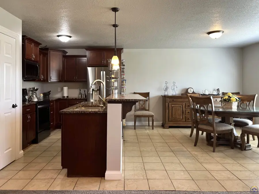 5325 NW Lana Ct, Topeka, KS 66618 - #3