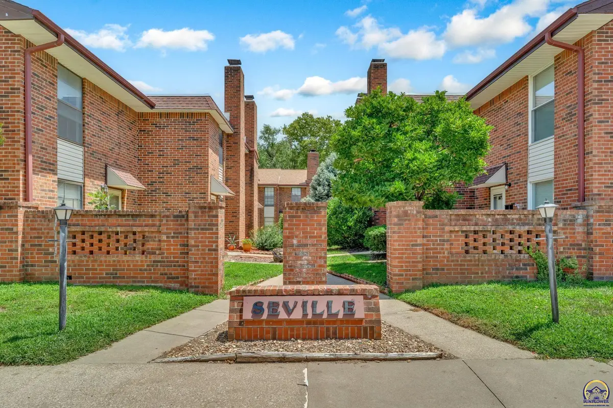 3022 SW Lydia Ave, Topeka, KS 66614 - #1