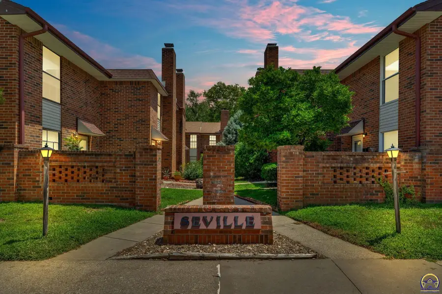 3022 SW Lydia Ave, Topeka, KS 66614 - #3