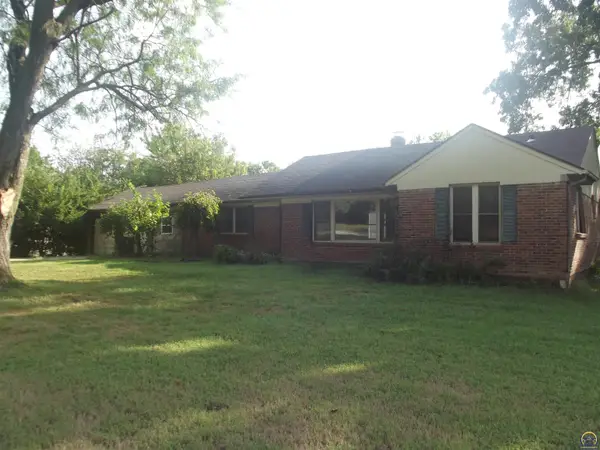 330 SW Yorkshire Rd, Topeka, KS 66606