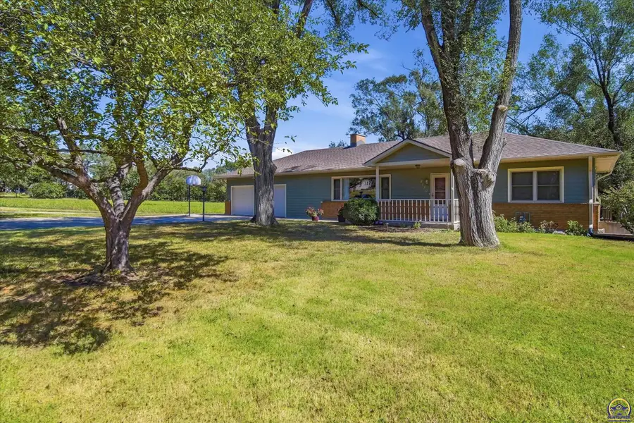 4130 NW Green Hills Rd, Topeka, KS 66618 - #3