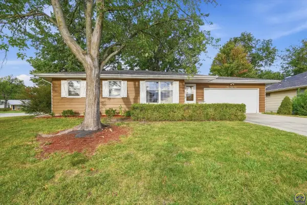 1245 SW Belle Ter, Topeka, KS 66604