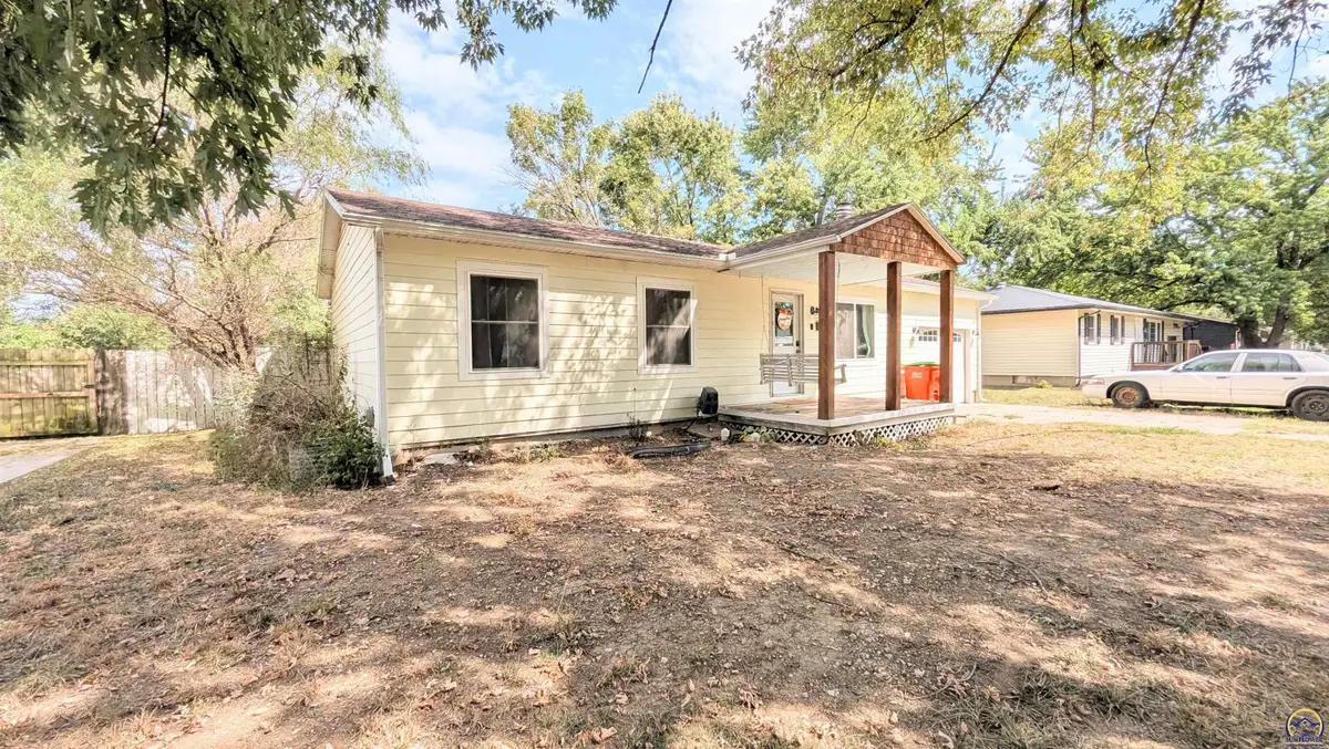 400 W 7th St, Lebo, KS 66856 - #1