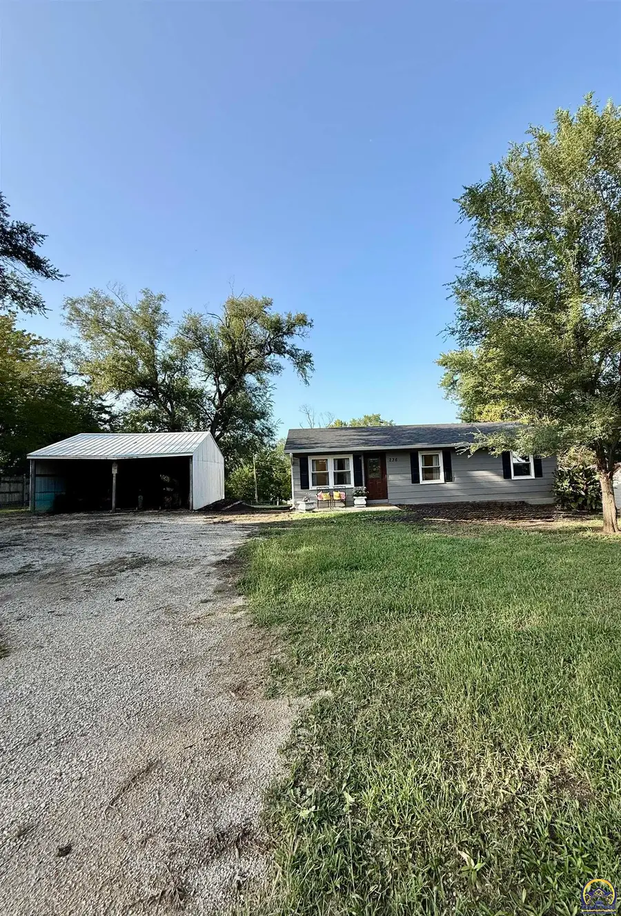 236 W Santa Fe Ave, Burlingame, KS 66413 - #3