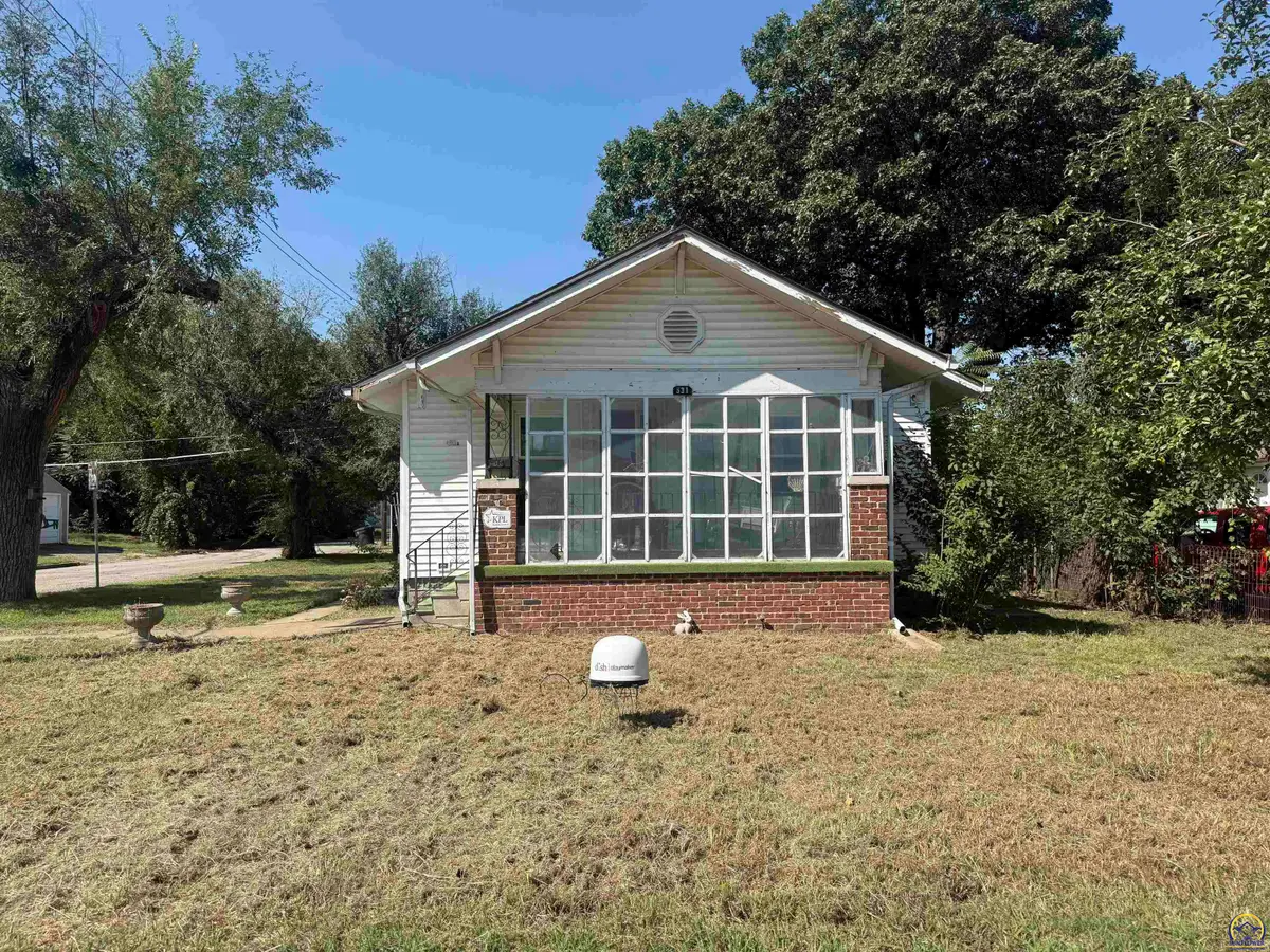 531 SE Gray St, Topeka, KS 66607 - #1