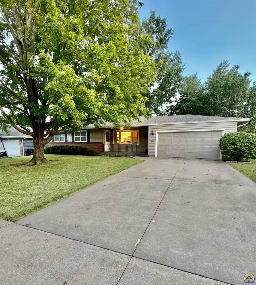 5609 SW 24th St, Topeka, KS 66614 - #3