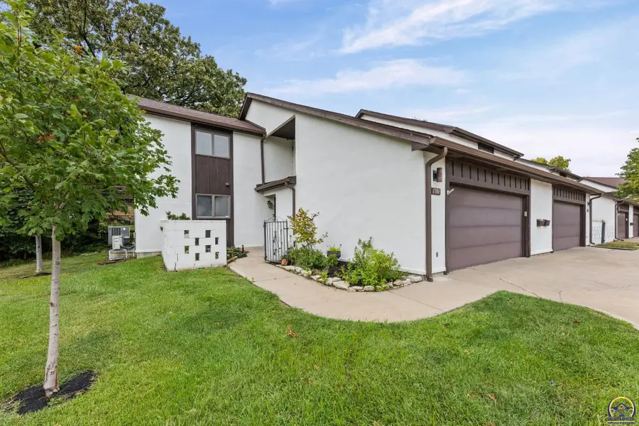 1701 Hammond Dr, Emporia, KS 66862 - #2