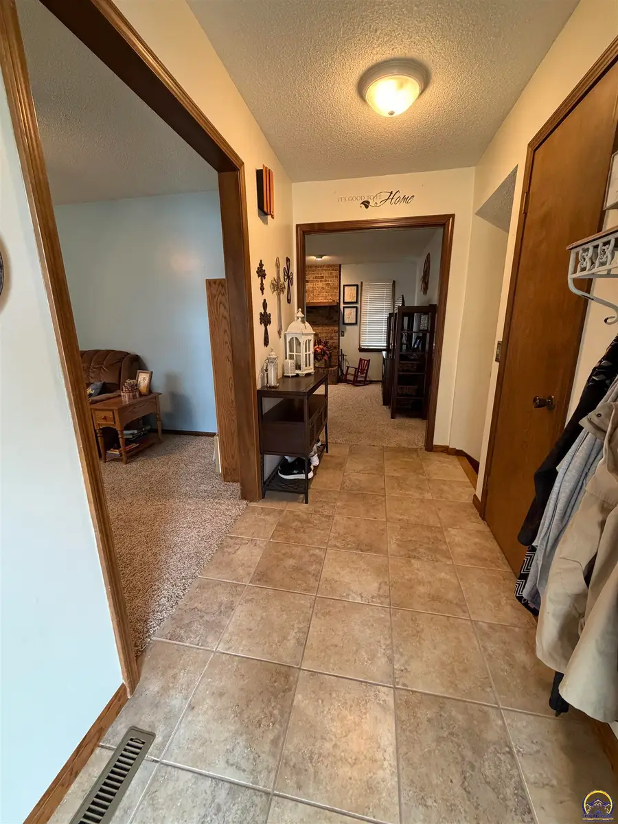 1049 Sunrise Dr, Emporia, KS 66801 - #2