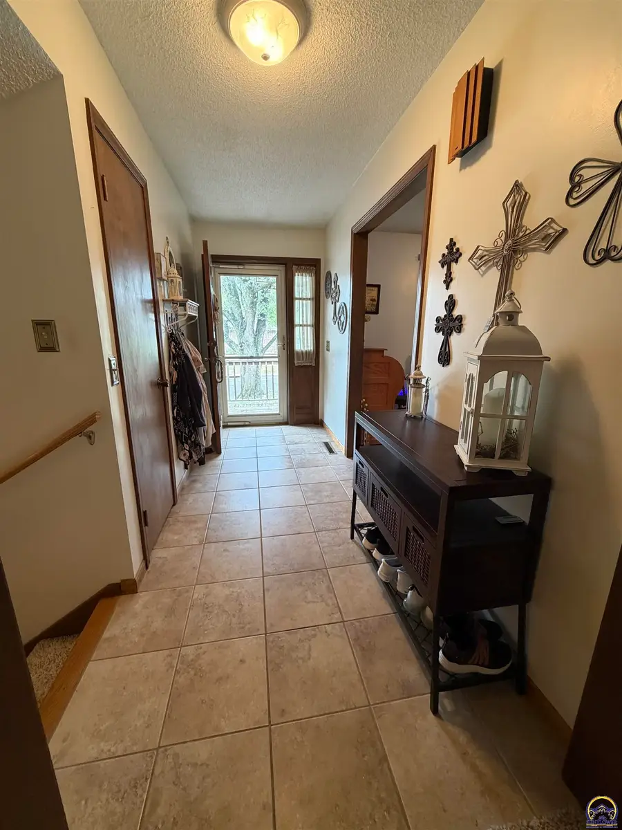 1049 Sunrise Dr, Emporia, KS 66801 - #3