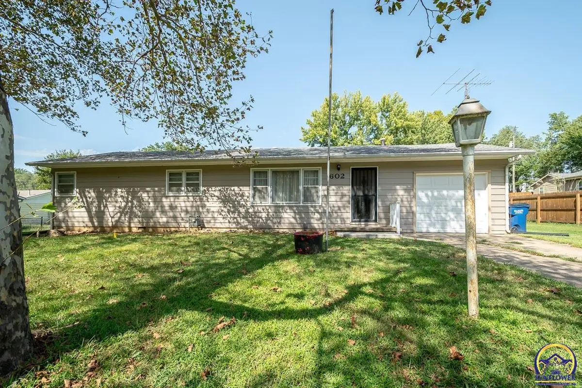 602 Warren St, Oskaloosa, KS 66066 - #1